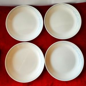 Set of 4 Corelle by Corning. Blue Lily Pattern. Dinner Plates.